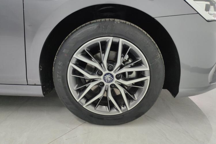 比亚迪 秦PLUS 2023款 冠军版 DM-i 55KM超越型车身外观10