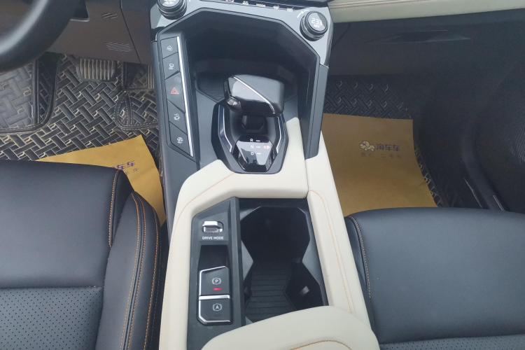 领克06 EM-P 2020款 PHEV Plus中控内饰18