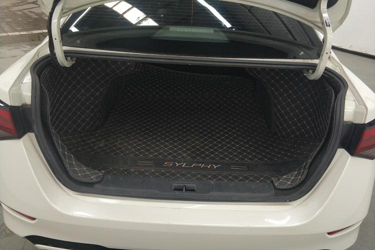 日产 轩逸 2021款 1.6L XL CVT悦享版机舱底盘23