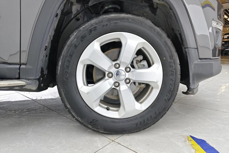 Jeep 指南者 2019款 220T 自动家享版车身外观10