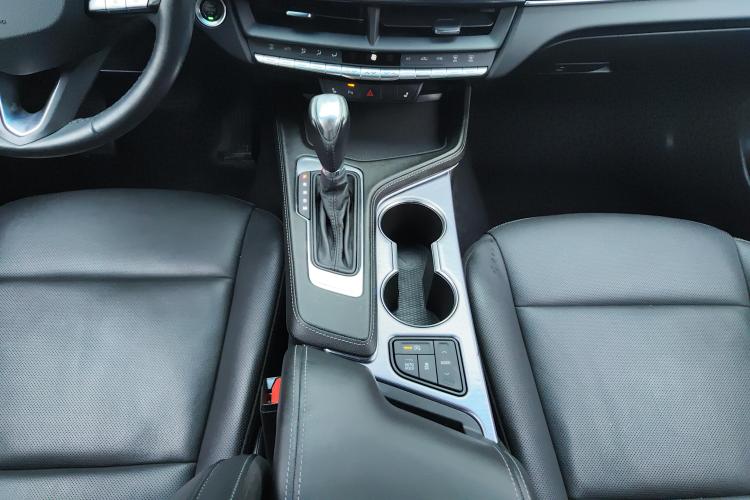 凯迪拉克CT4 2021款 28T 豪华型中控内饰18