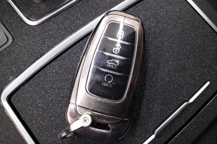 红旗H5 2022款 经典款 1.5T DCT旗悦版中控内饰11