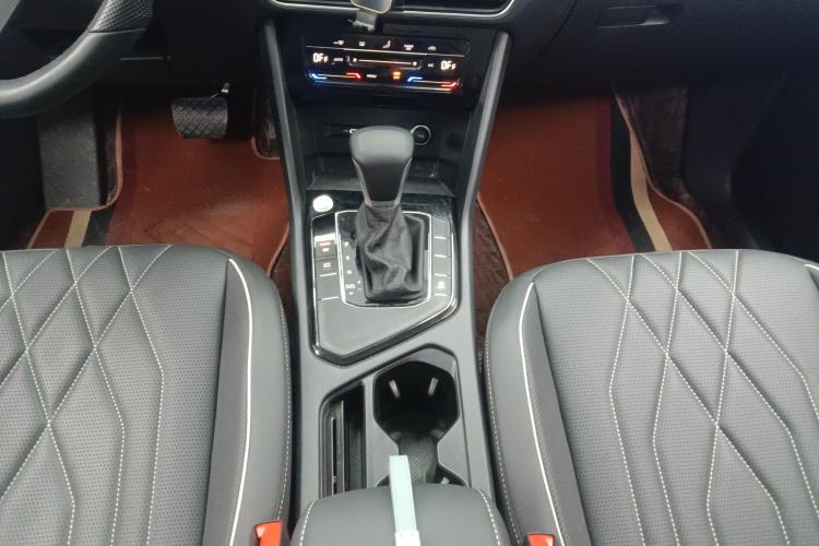 大众 途观L 2023款 300TSI 自动两驱智享版中控内饰18