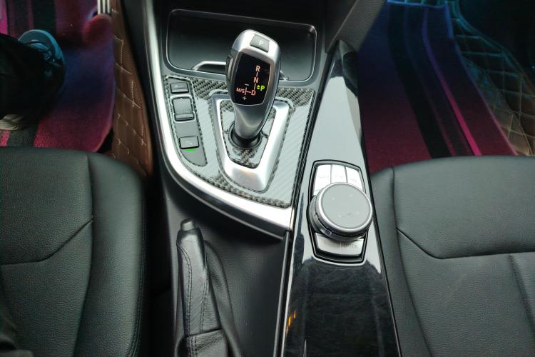 宝马3系 2017款 320Li xDrive 时尚型中控内饰18
