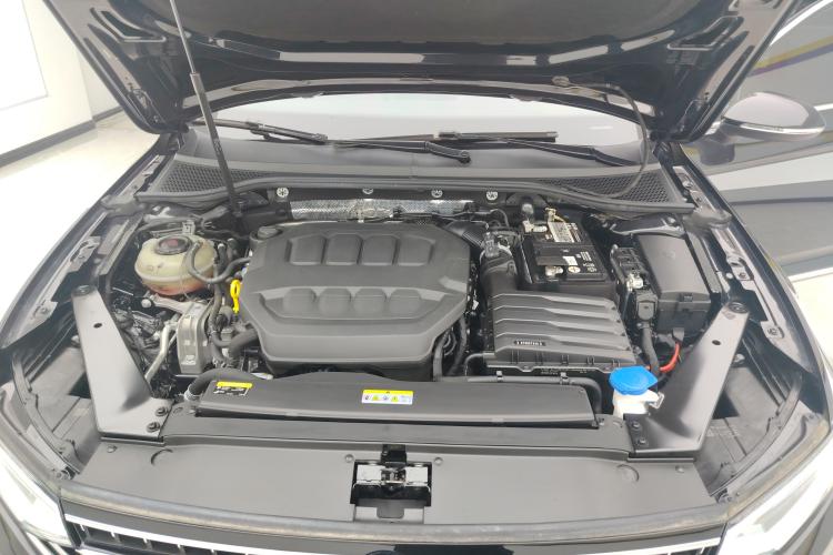 大众 迈腾 2023款 200万辆纪念版 330TSI DSG领先型机舱底盘24