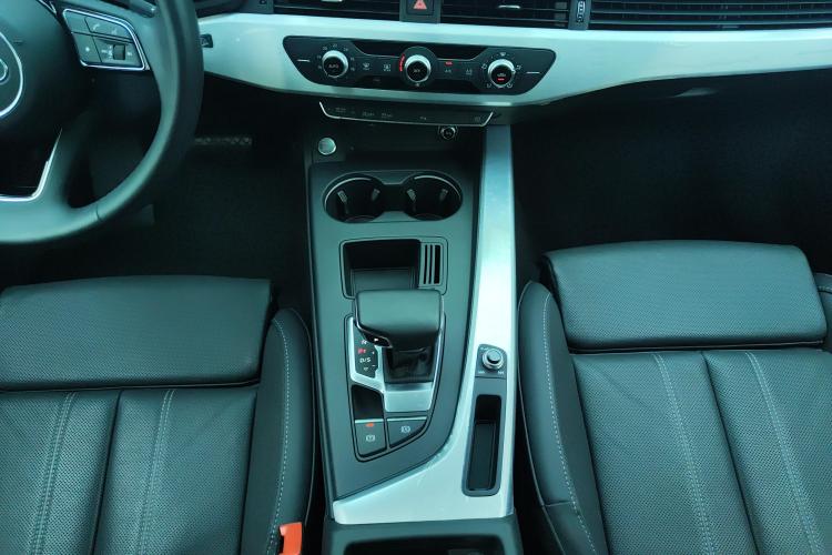 奥迪A4L 2024款 40 TFSI 时尚动感型中控内饰18