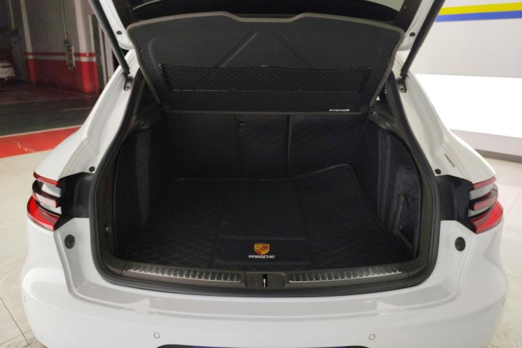 保时捷 2017款  Macan 2.0T机舱底盘23