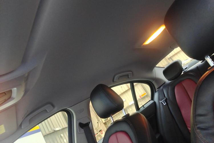 宝马1系 2018款 118i 时尚型中控内饰22