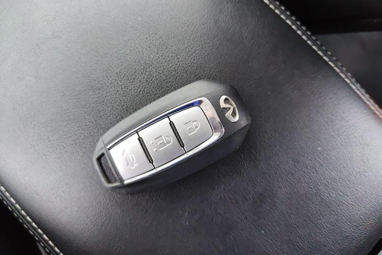 英菲尼迪Q50L 2022款 2.0T 舒适版中控内饰11