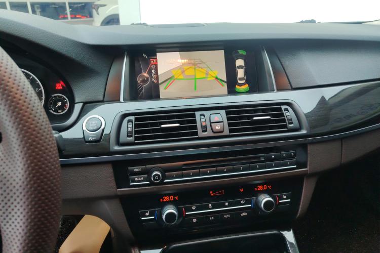 宝马5系 2017款 525Li 豪华设计套装中控内饰16