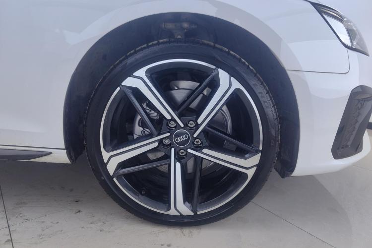 奥迪A4L 2024款 40 TFSI 豪华动感型车身外观10