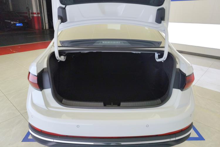 大众 速腾 2023款 200TSI 手动飞越版机舱底盘23