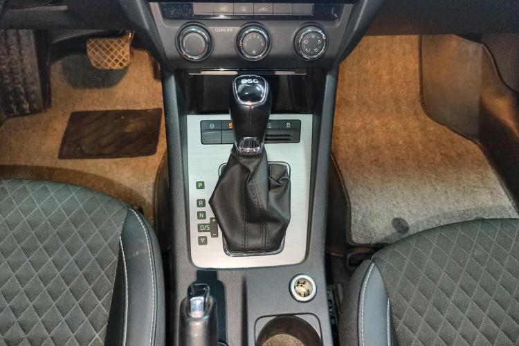 斯柯达 明锐 2018款 TSI280 DSG豪华版中控内饰18