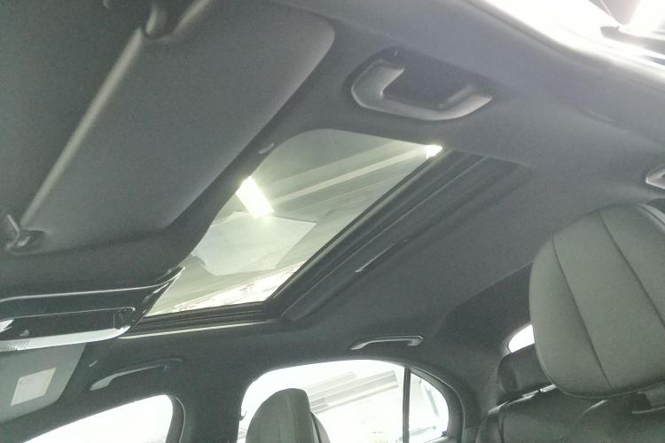 奔驰C级 2022款 改款 C 200 L 运动版中控内饰22