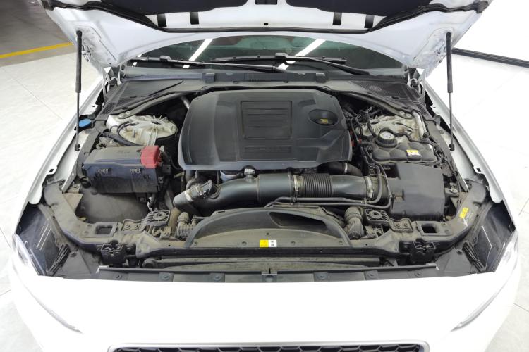 捷豹XEL 2022款 2.0T 250PS R-DYNAMIC S进取运动版机舱底盘24