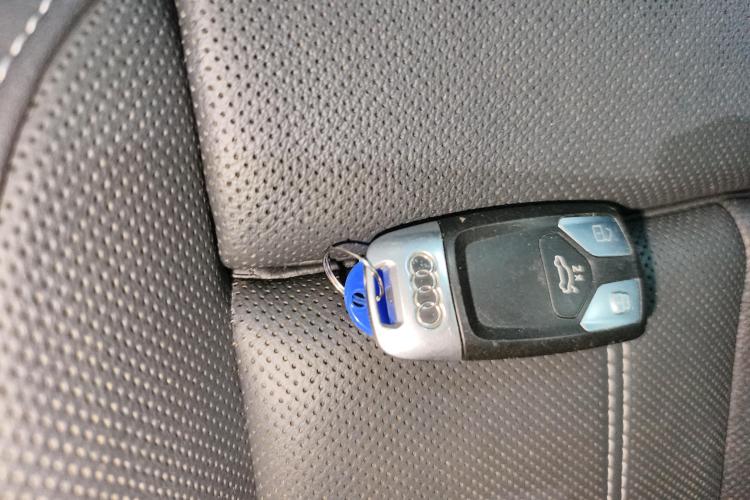 奥迪A4L 2020款 40 TFSI 时尚动感型中控内饰11