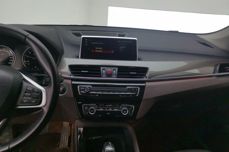 宝马X1 2019款 xDrive20Li 尊享型中控内饰16