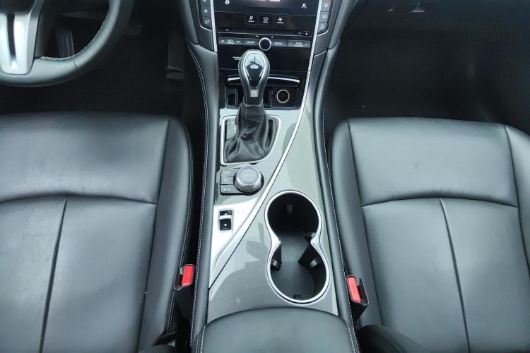 英菲尼迪Q50L 2022款 2.0T 舒适版中控内饰18