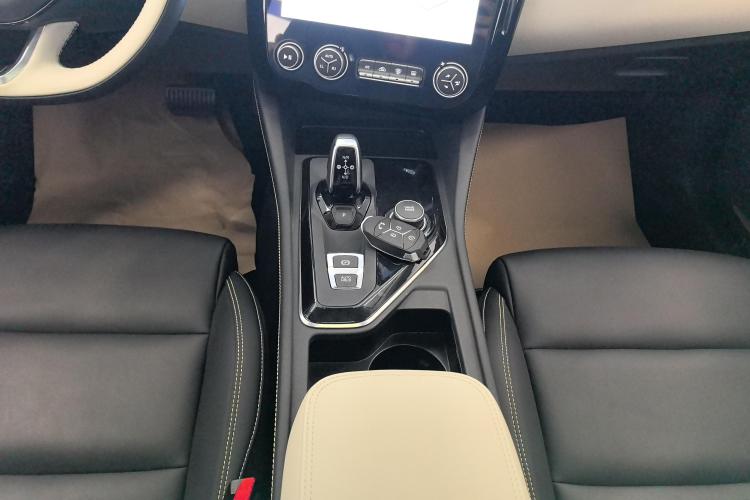 领克02 2022款 2.0TD DCT耀Plus中控内饰18