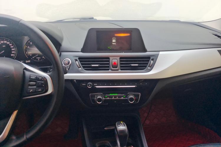 宝马1系 2018款 118i 时尚型中控内饰16