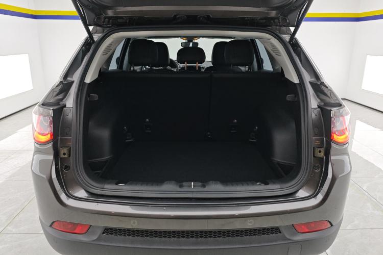 Jeep 指南者 2019款 220T 自动家享版机舱底盘23