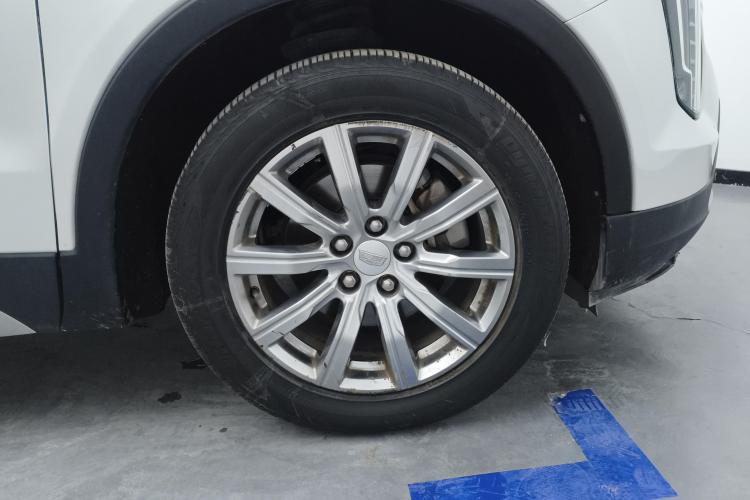 凯迪拉克XT4 2018款 28T 两驱领先型车身外观10