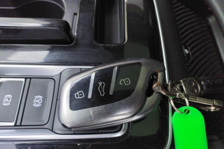 荣威i6 MAX 2020款 300TGI 自动爽酷天幕版中控内饰11