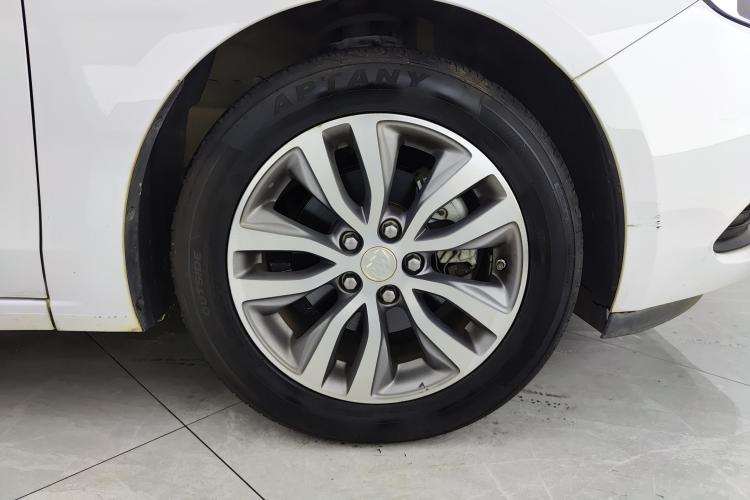 别克 英朗 2021款 改款 1.3T 自动轻混动精英型车身外观10