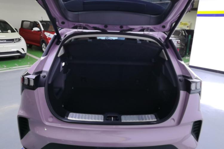 领克06 2021款 1.5T Shero粉色特别版机舱底盘23