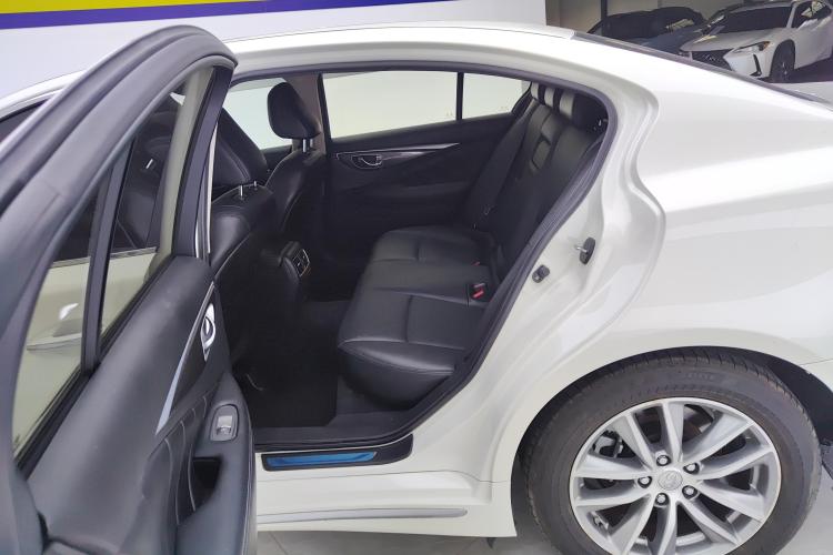 英菲尼迪Q50L 2022款 2.0T 舒适版中控内饰21