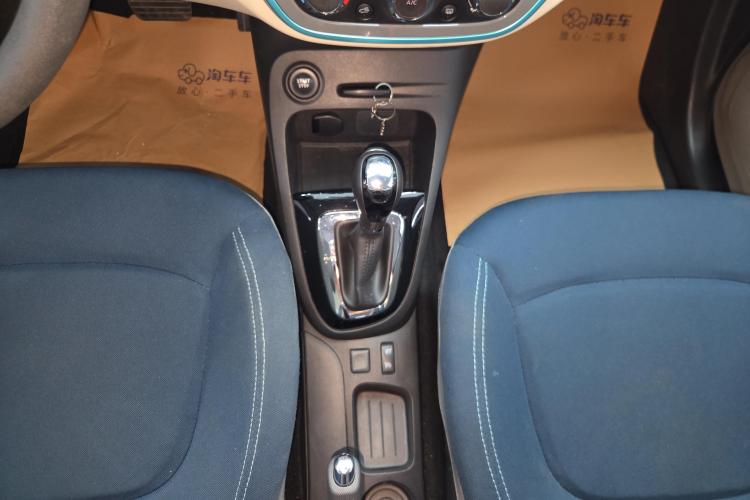 雷诺 卡缤 2015款 1.2T 自动标准版中控内饰18