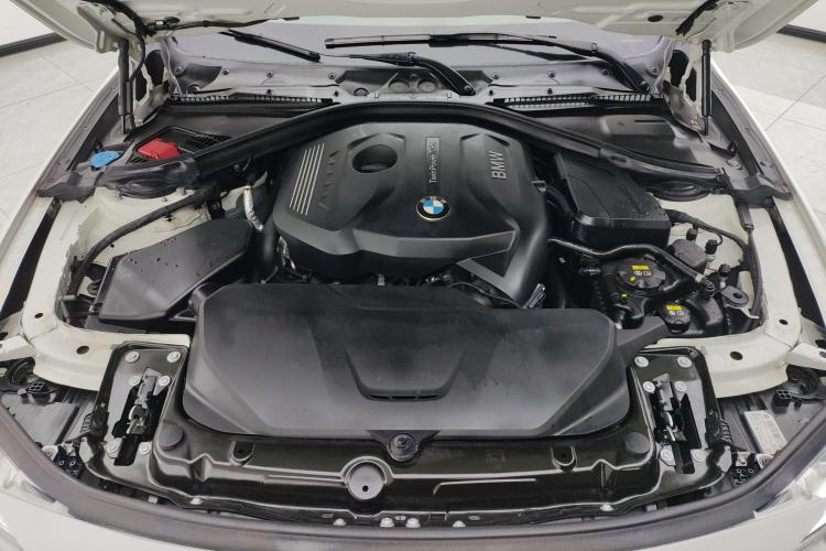 宝马3系 2017款 320i M运动型机舱底盘24