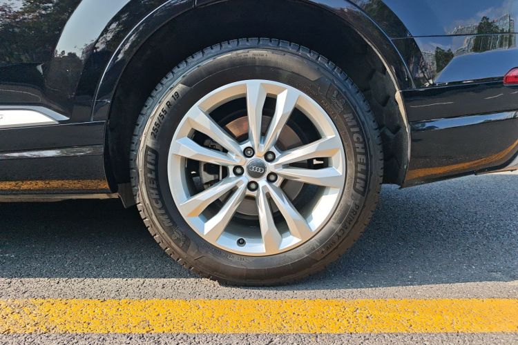 奥迪Q7 2019款 45 TFSI 舒适型车身外观6007