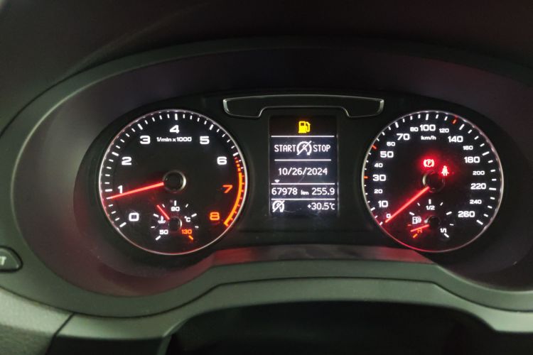 奥迪Q3 2018款 30周年年型 30 TFSI 时尚型中控内饰15