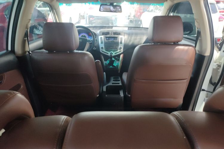 比亚迪S6 2014款 2.0L 手动豪华型 5座中控内饰7008