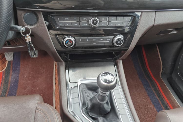 东风风行 风行M6 2019款 1.5T 手动长轴豪华型 7座中控内饰7005