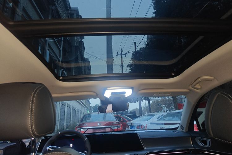 红旗H9 2025款 2.0T 两驱旗享私享风尚版 5座中控内饰7005