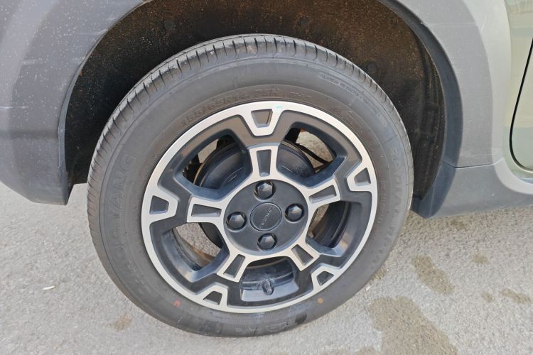 吉利银河 2024款 200km 熊猫骑士车身外观6009