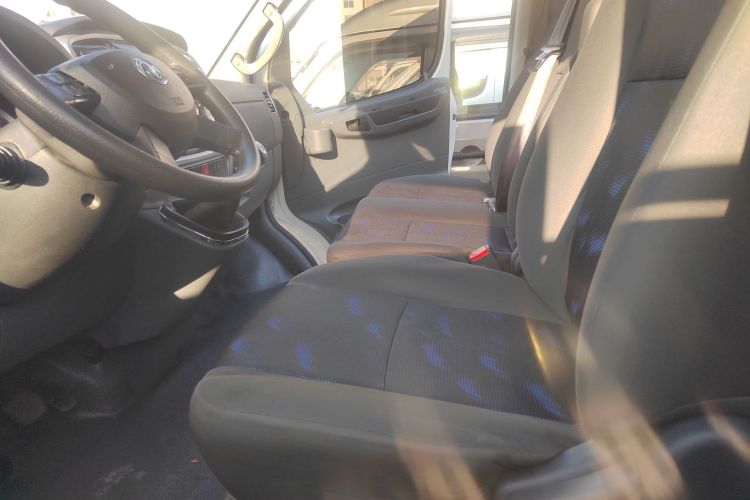 东风御风 御风 2021款 2.0T动力王前驱物流车长轴中顶6-9座国VI ZD20局部细节19