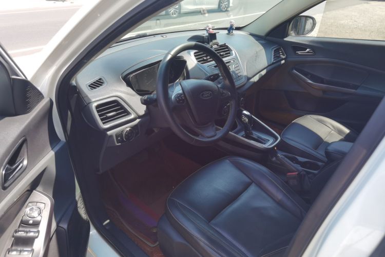 福特 福睿斯 2015款 1.5L 自动时尚型中控内饰7002