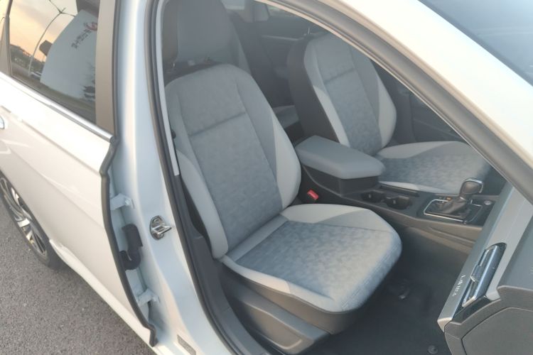 大众 朗逸 2023款 300TSI DSG满逸版中控内饰7006