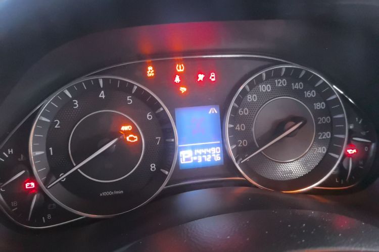 日产 途乐（平行进口）中控内饰15