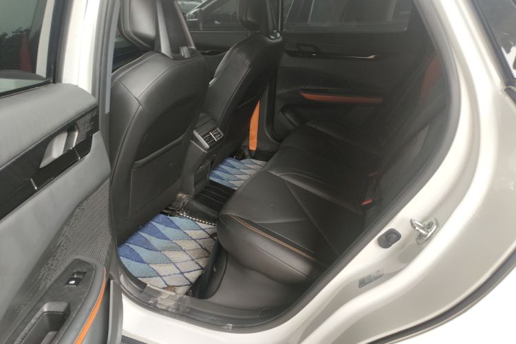 长安UNI-V 2022款 1.5T 尊贵型中控内饰7001