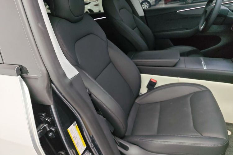 特斯拉 Model Y 2025款 长续航全轮驱动 首发版局部细节41