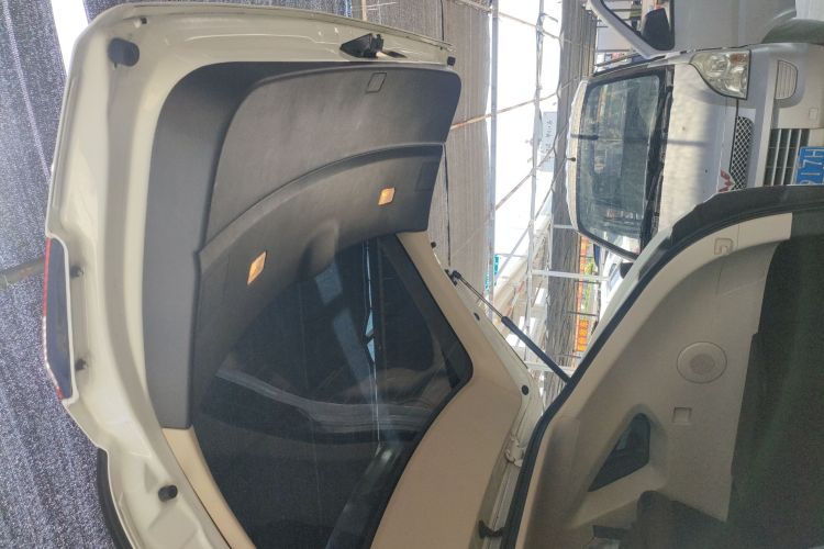 比亚迪S6 2014款 2.0L 手动豪华型 5座中控内饰7014