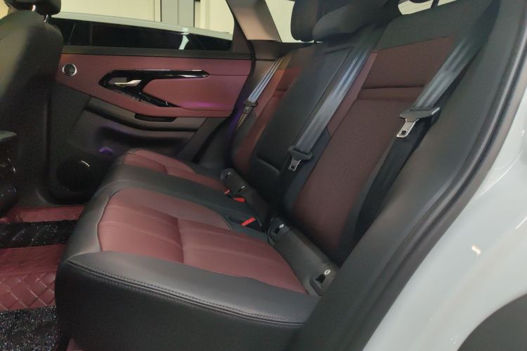 路虎 2024款 揽胜极光L SE 驭光尊耀版中控内饰7001