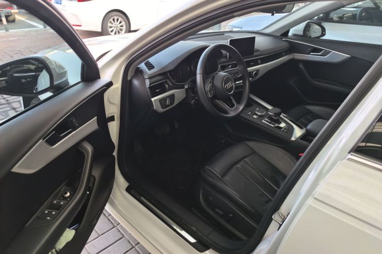 奥迪A4L 2017款 Plus 40 TFSI 时尚型中控内饰7001
