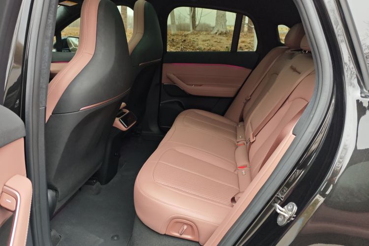 蔚来EC6 2023款 75kWh中控内饰7003