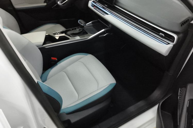 吉利汽车 帝豪 2023款 第4代冠军版 1.5L CVT旗舰型局部细节41