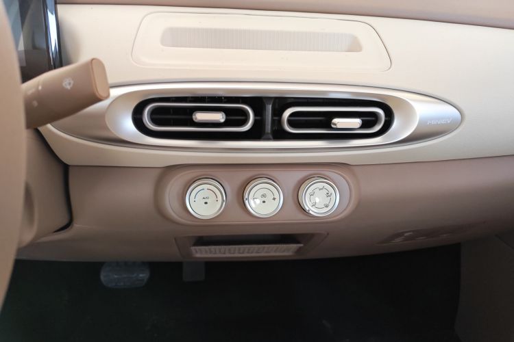 五菱汽车 宏光MINIEV 2025款 四门版 进阶款中控内饰7008